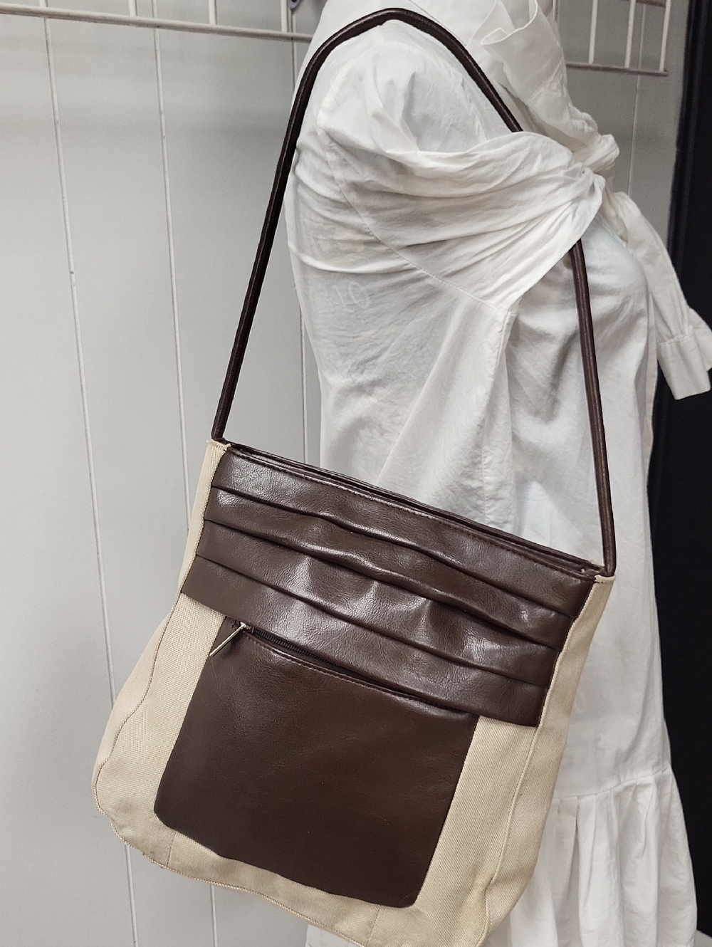 VTG. VIBE Bill Blass SHOULDER Handbag